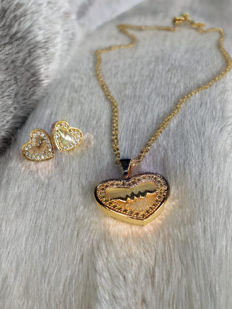 Golden Heart Killer Necklace & Earrings Set – Exquisite Design for the Bold Woman, Effortlessly Transform Any Outfit into Royalty with Dazzling Elegance and Fierce Charm!