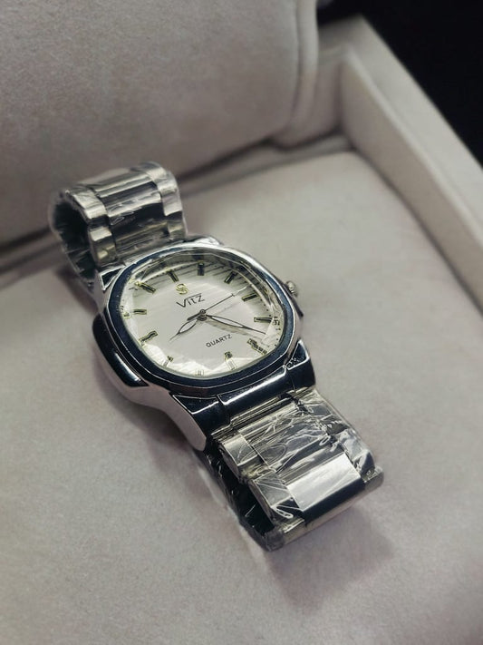 Refined Precision: The Silver Elegance Watch for the Modern Gentleman