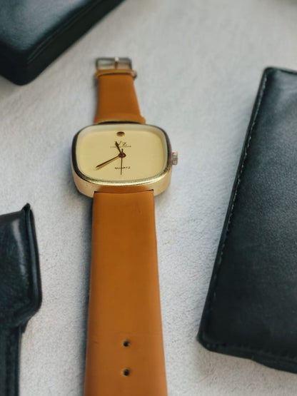 Refined Sophistication: Classic Leather Strap Watch for the Modern Gentleman