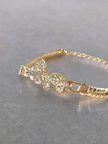 Butterfly Bracelet with Sparkling Diamonds – A Touch of Grace for Every Wrist!"