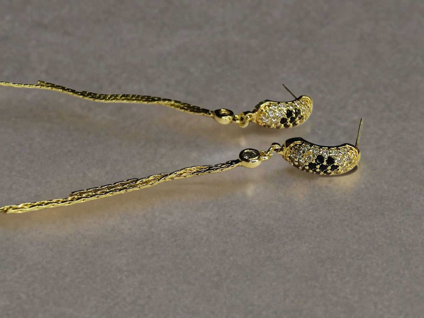 The Golden Long Earrings with Dazzling Round Diamonds Every Girl Dreams Of!