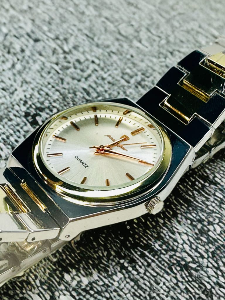 Poedagar Luxury Silver Watch – Elegant White Dial & Premium Steel Belt | Stylish & Durable with Warranty