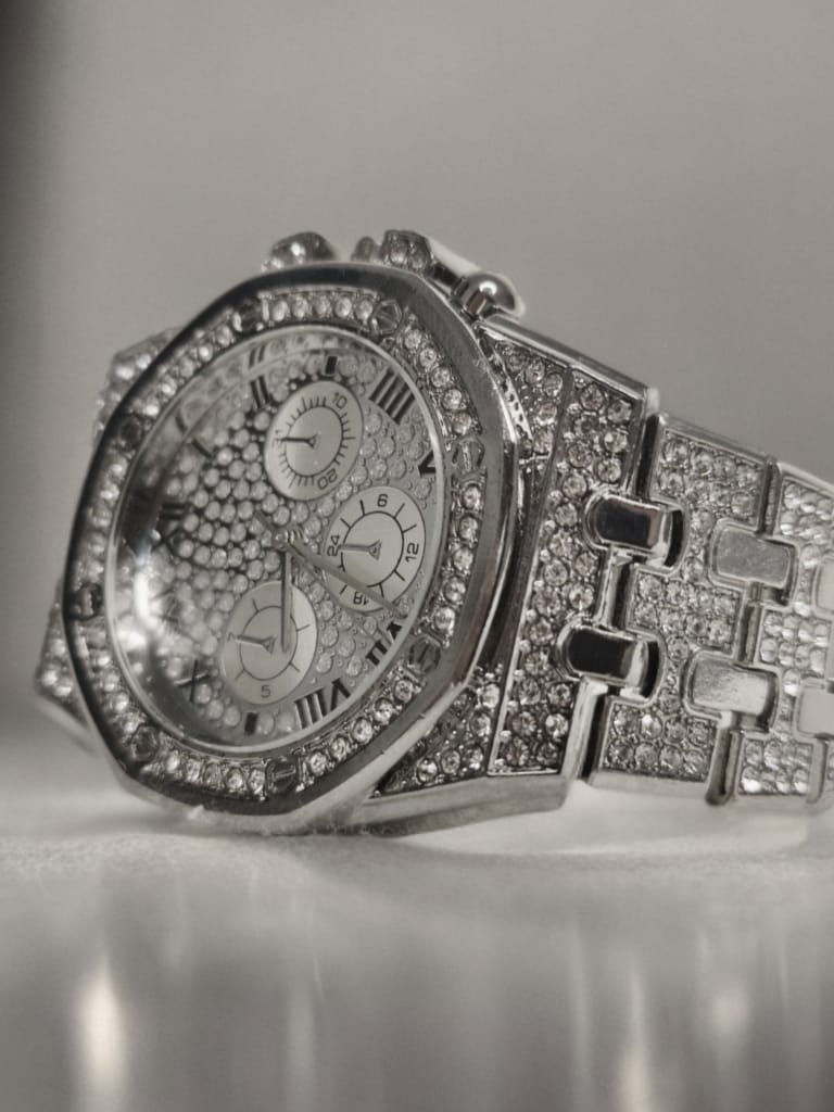 Billionaire Style Men’s Diamond Watch – Fully Iced Out Silver Luxury Timepiece