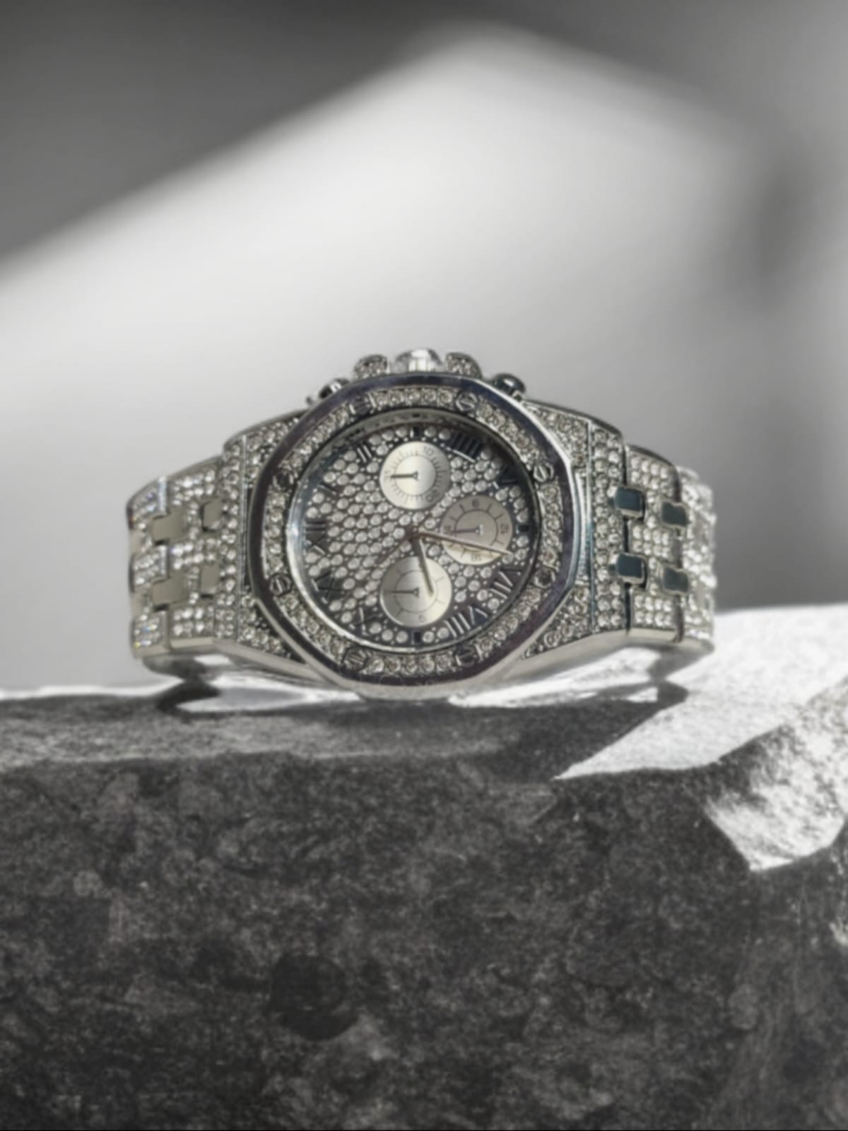 Billionaire Style Men’s Diamond Watch – Fully Iced Out Silver Luxury Timepiece