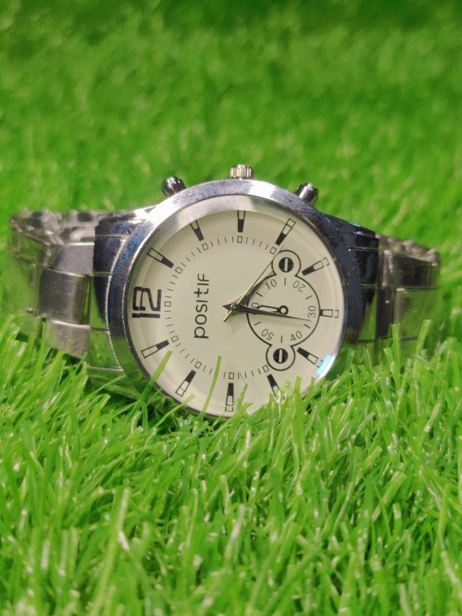 Classic Luxury for the Modern Man: Stylish Stainless Steel Analog Quartz Watch