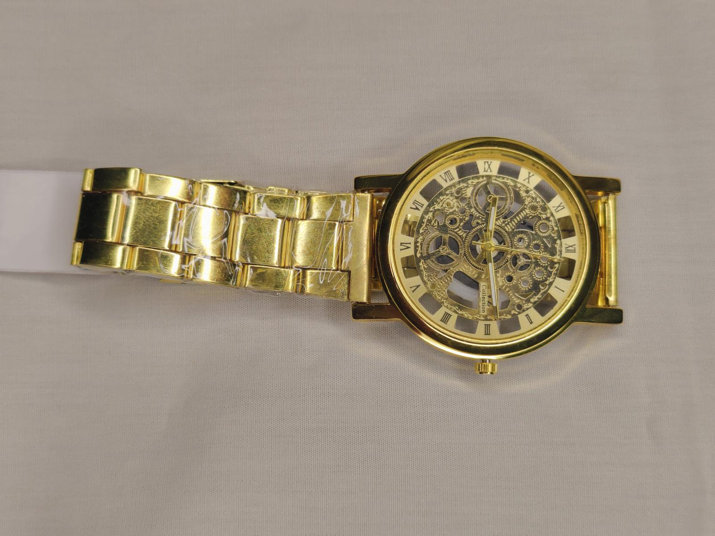 Radiate Confidence: The Ultimate Golden Men’s Watch with Stunning Transparent Display