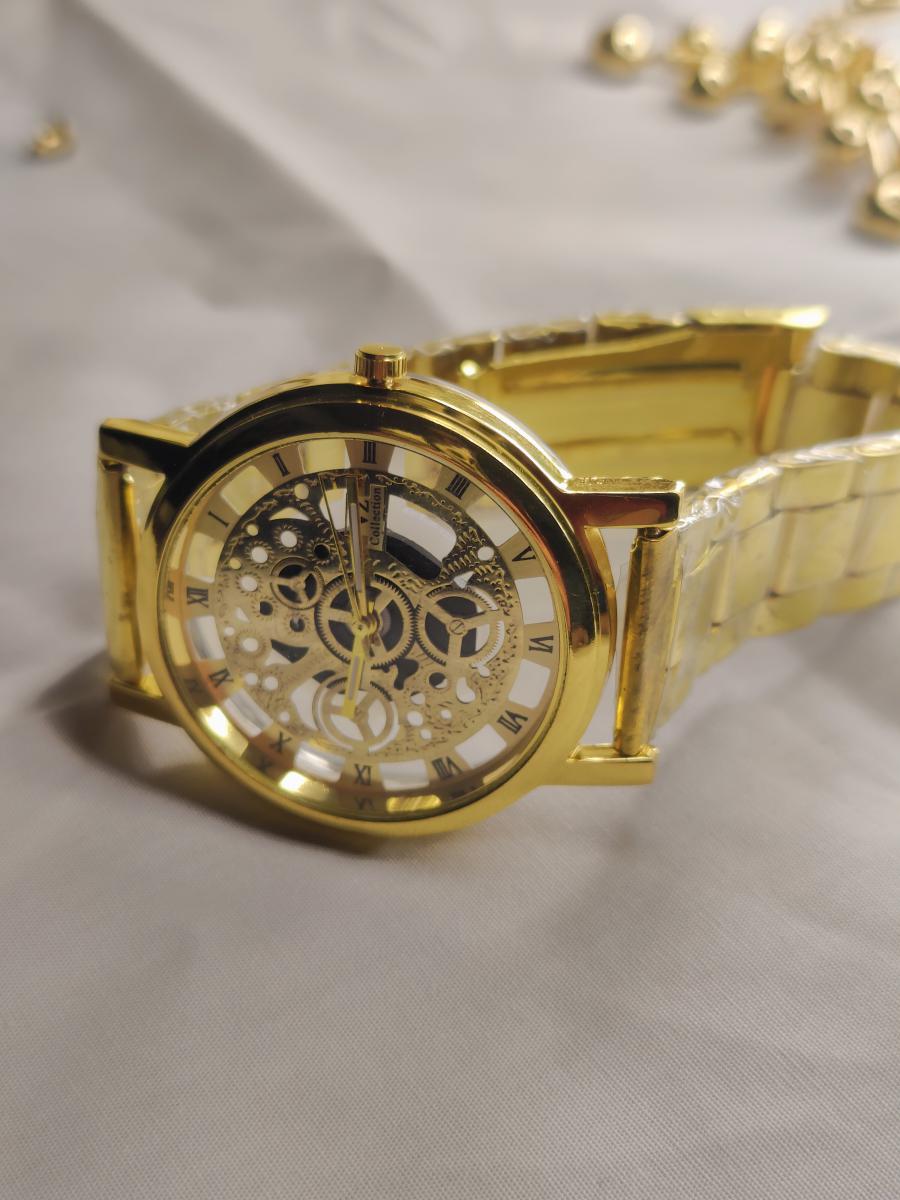 Radiate Confidence: The Ultimate Golden Men’s Watch with Stunning Transparent Display