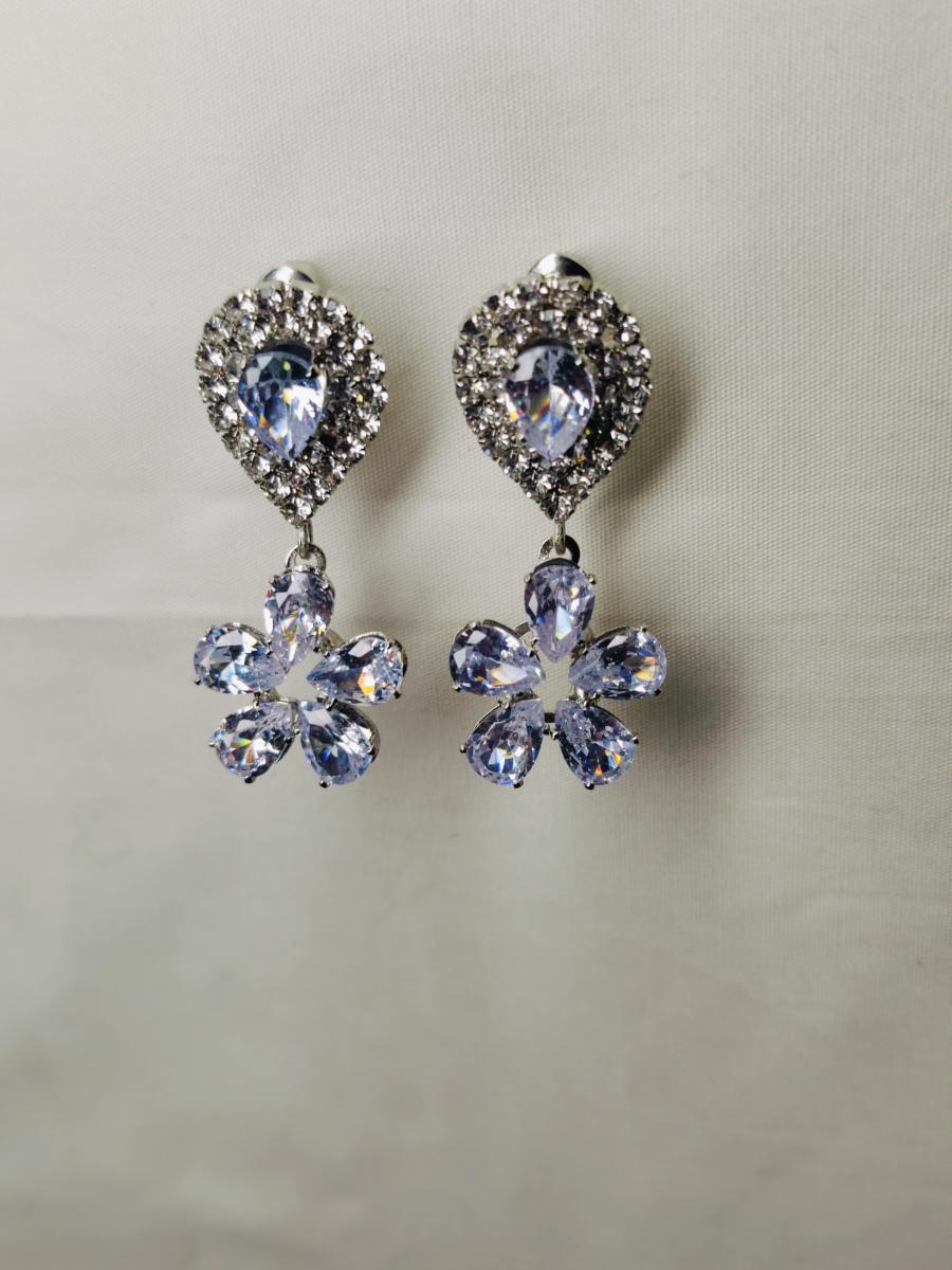 Elegant and Timeless Earrings for Every Occasion, Perfectly Crafted to Enhance Your Style and Add a Touch of Grace to Any Look