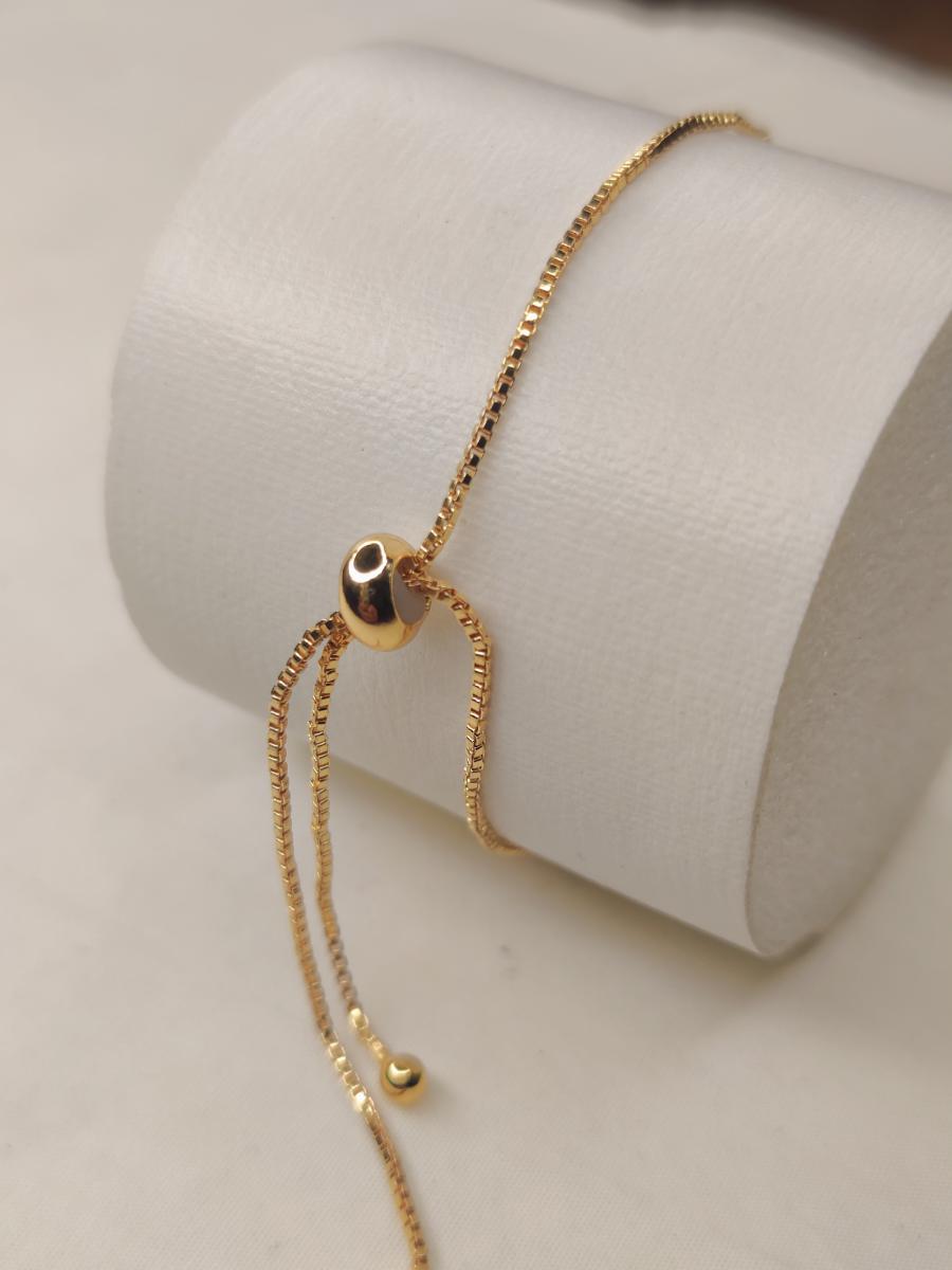 "Chic & Versatile: The Perfect Adjustable Bracelet for Women – Style That Fits Every Moment"